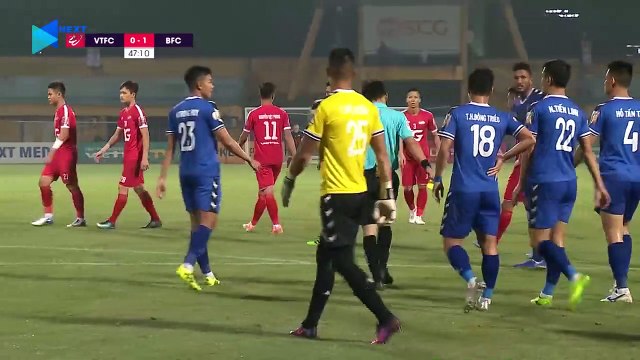 Viettel - Bình Dương | Siêu phẩm và pha bẻ còi tranh cãi nhất lịch sử bóng đá Việt | NEXT SPORTS