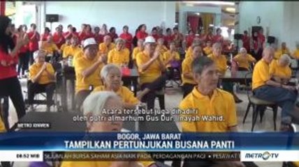 Kemeriahan Imlek di Panti Jompo