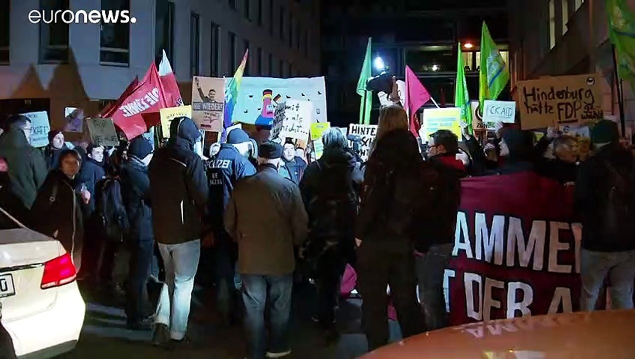 Thüringen: Proteste und Rücktrittsforderungen nach Kemmerich-Wahl