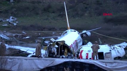 İstanbul-sabiha gökçen'de pistten çıkan uçağın gündüz görüntüleri