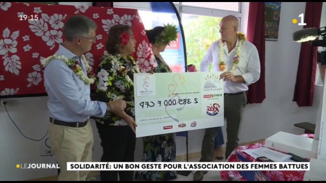 La fondation Ecked Granini remet un chèque de 2 millions cfp au foyer Pu o te hau