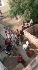 हाथरस: जमीन विवाद को लेकर दो पक्षो में खूनी संघर्ष, घटना का वीडियो वायरल