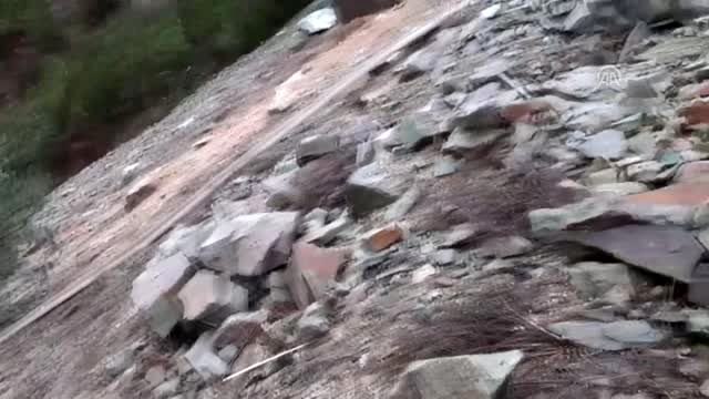 Kara yolunda heyelan