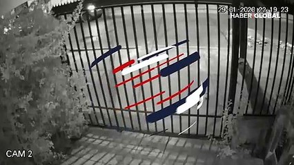 Polislerin Şilili gence acımasız saldırısı kamerada