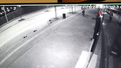 At arabalı kadın hırsızlar kamerada