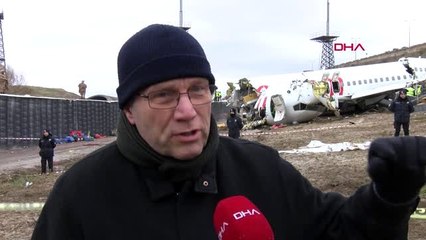 Pistten çıkan uçakta incelemeler devam ediyor