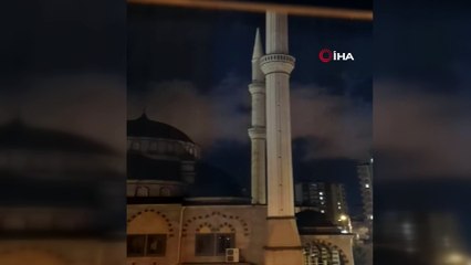 Şiddetli fırtına minareleri beşik gibi salladı