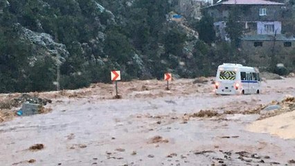 Selde mahsur kalan öğrenciler, kurtarıldı