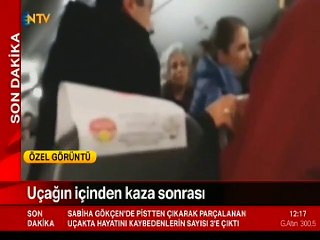 Üçe bölünen uçaktan kaza sonrası panik görüntüleri