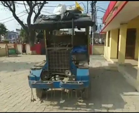 कैराना: अवैध रूप से चल रहे जुगाड़ को पुलिस ने चालक सहित हिरासत में लिया
