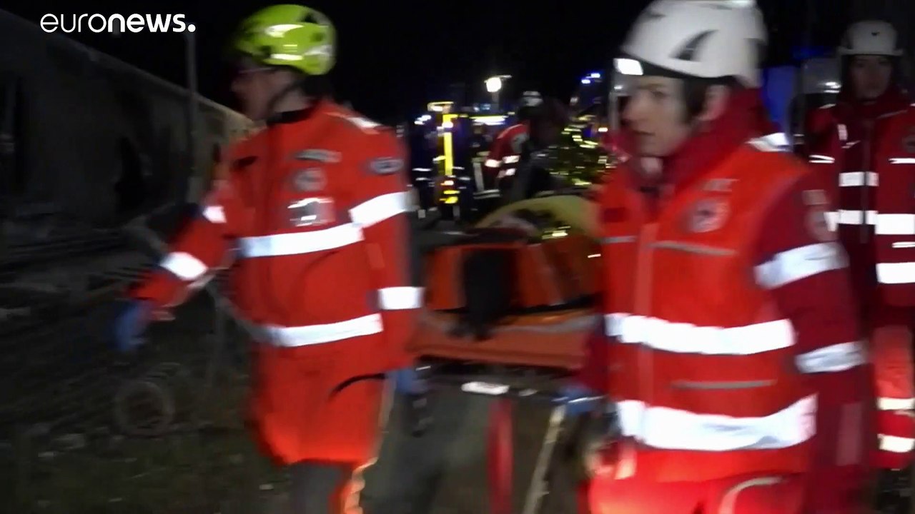 Schnellzug entgleist: Zwei Bahnmitarbeiter tot