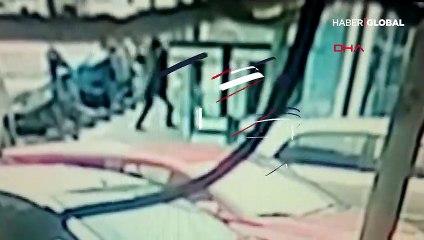 Bahçelievler'de soyguncu dehşeti! Kuyumcunun boğazını kesti