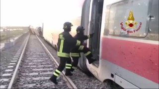 Lodi - treno su linea alta velocità deraglia e si ribalta: 2 morti