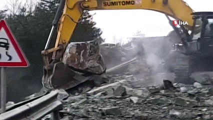 Yağmur Sonrası Oluşan Heyelan Ankara Yolunu Ulaşıma Kapattı