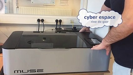 Mise en route de la découpeuse laser.