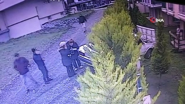 Direksiyon hakimiyetini kaybetti, sitenin bahçe duvarına girdi