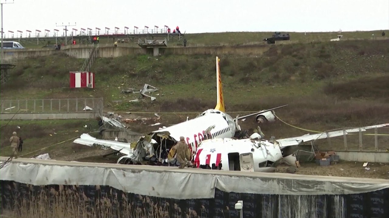 Dalja e avionit nga pista, 3 viktima dhe 179 te plagosur