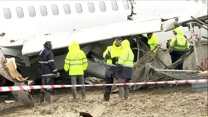 Pistten çıkan uçak parçalara ayrılıp kaldırılacak