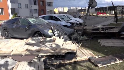 Kayseri şiddetli rüzgarda ofisin duvarı yıkıldı