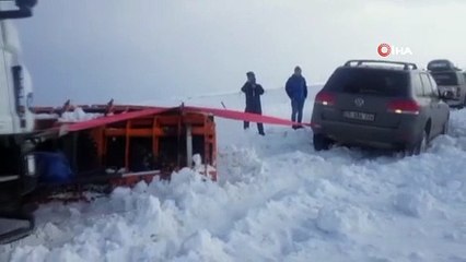 Köy okuluna yardıma giden Off -Road ekibi yolda mahsur kaldı