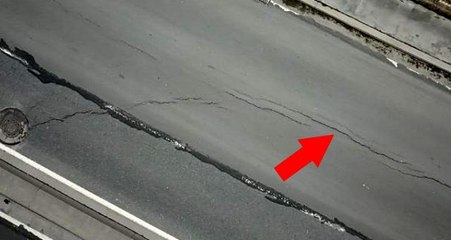 Her gün binlerce aracın kullandığı yolda derin çatlaklar oluştu