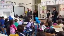 Mattarella in visita alla scuola D. Manin con tanti bambini della comunità cines)