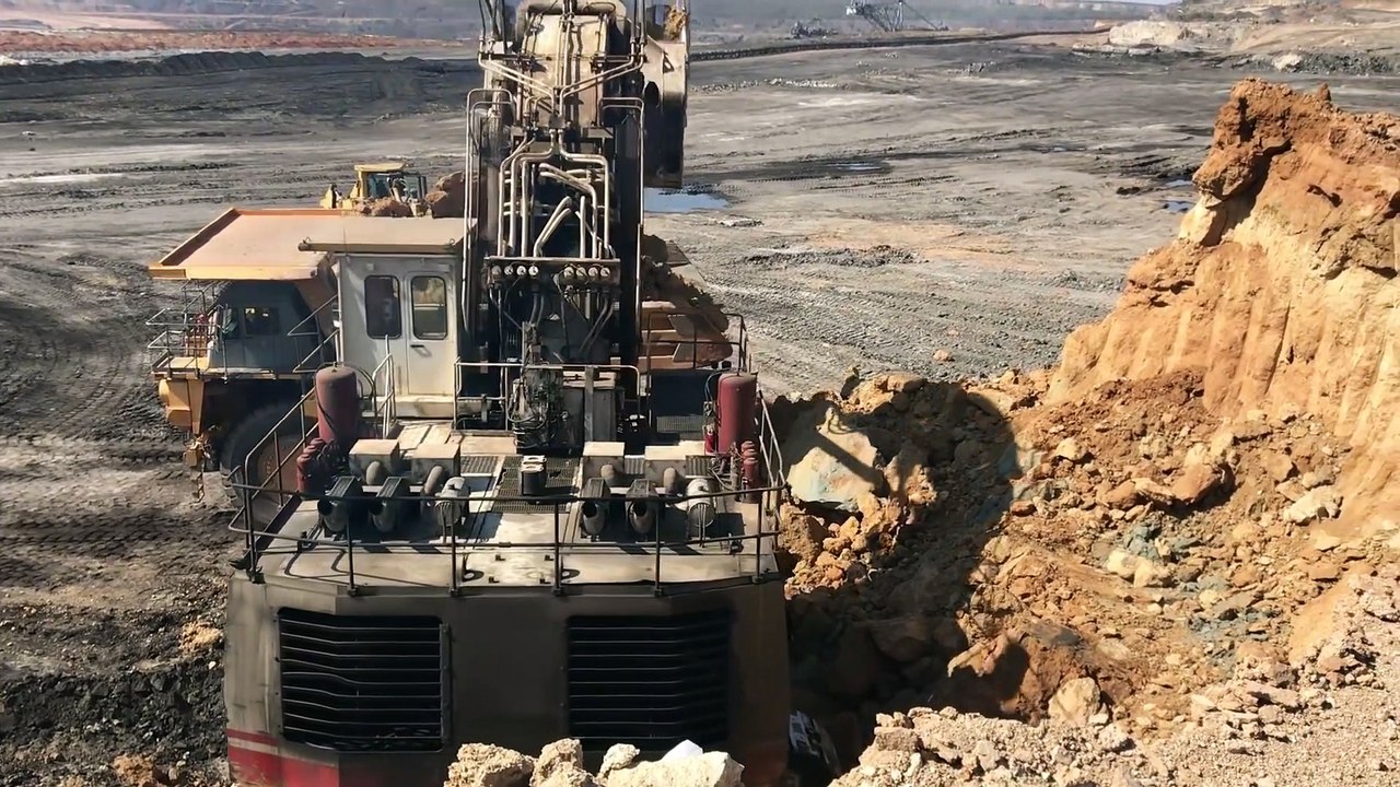 Terex RH170 Shovel Excavator Loading Hitachi EH3500 Dumpers