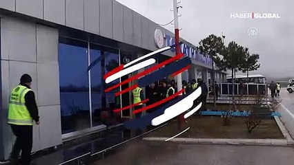 Şehidin naaşını taşıyan askeri uçak Tokat Havalimanı'na iniş yapamadı