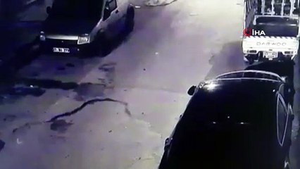 Oto hırsızı kamerada