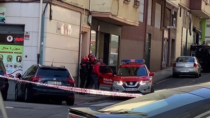 Momento de la detención del hombre que se ha atrincherado en un piso de la calle Irati número 2 de Pamplona