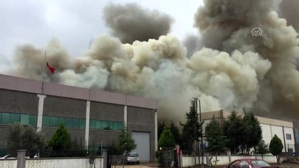 Plastik fabrikasında çıkan yangın söndürüldü