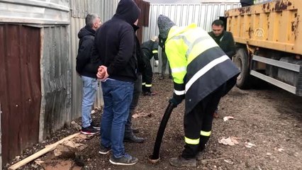Toprağa gömülü tank içinde 3 bin litre kaçak akaryakıt ele geçirildi
