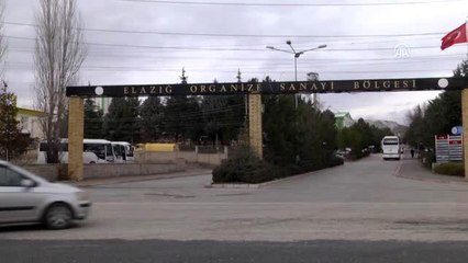 Depremzedelere gelen yardım malzemeleri Elazığ OSB'nin depolarında tasnif ediliyor