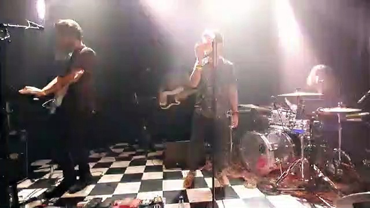 Chemical Fame ft. Epoque Bleue - Rosé Piscine - live Case à Choc'