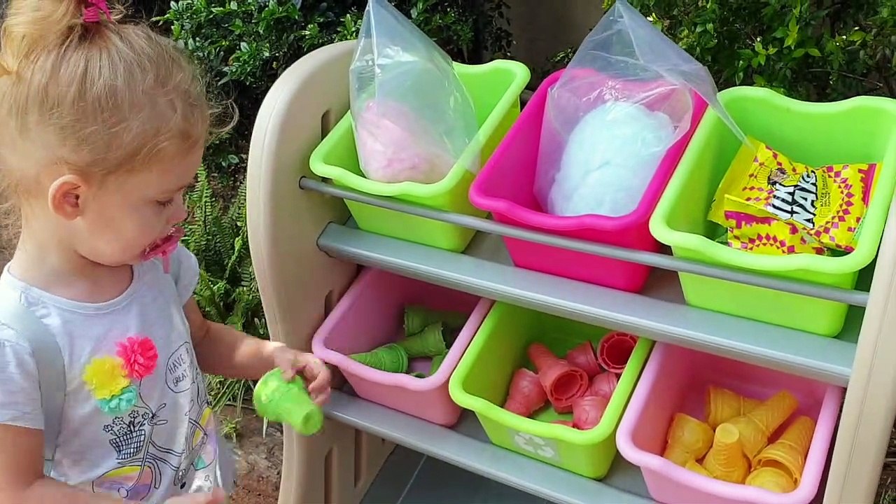 Kids pretend play with Ice cream stand | Videos for kids