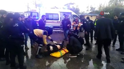 Husumetli oldukları şahsı futbol sahasında yakalayıp vurdular