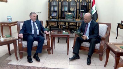 أصحاب القبعات الزرقاء يقتحمون ساحة الاعتصام بكربلاء