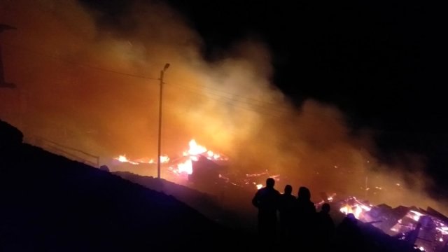 Erzurum'da feci yangın: 10 ev 6 ahır kül oldu