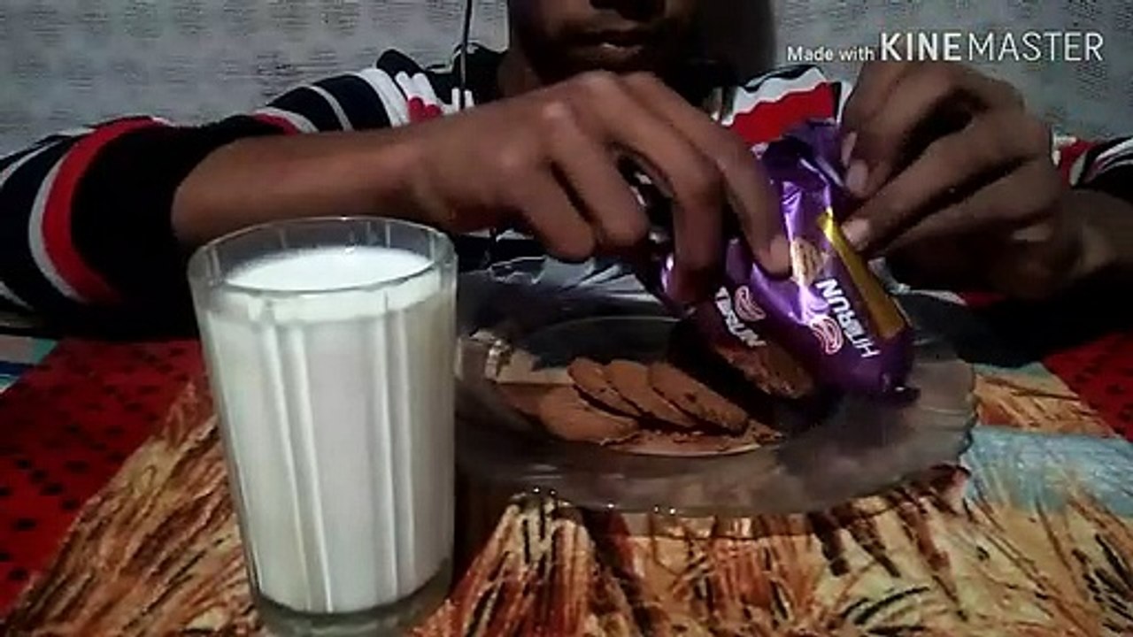 ASMR EATING SOUNDS ..CHOCOLATE BISCUITS AND MILKS .