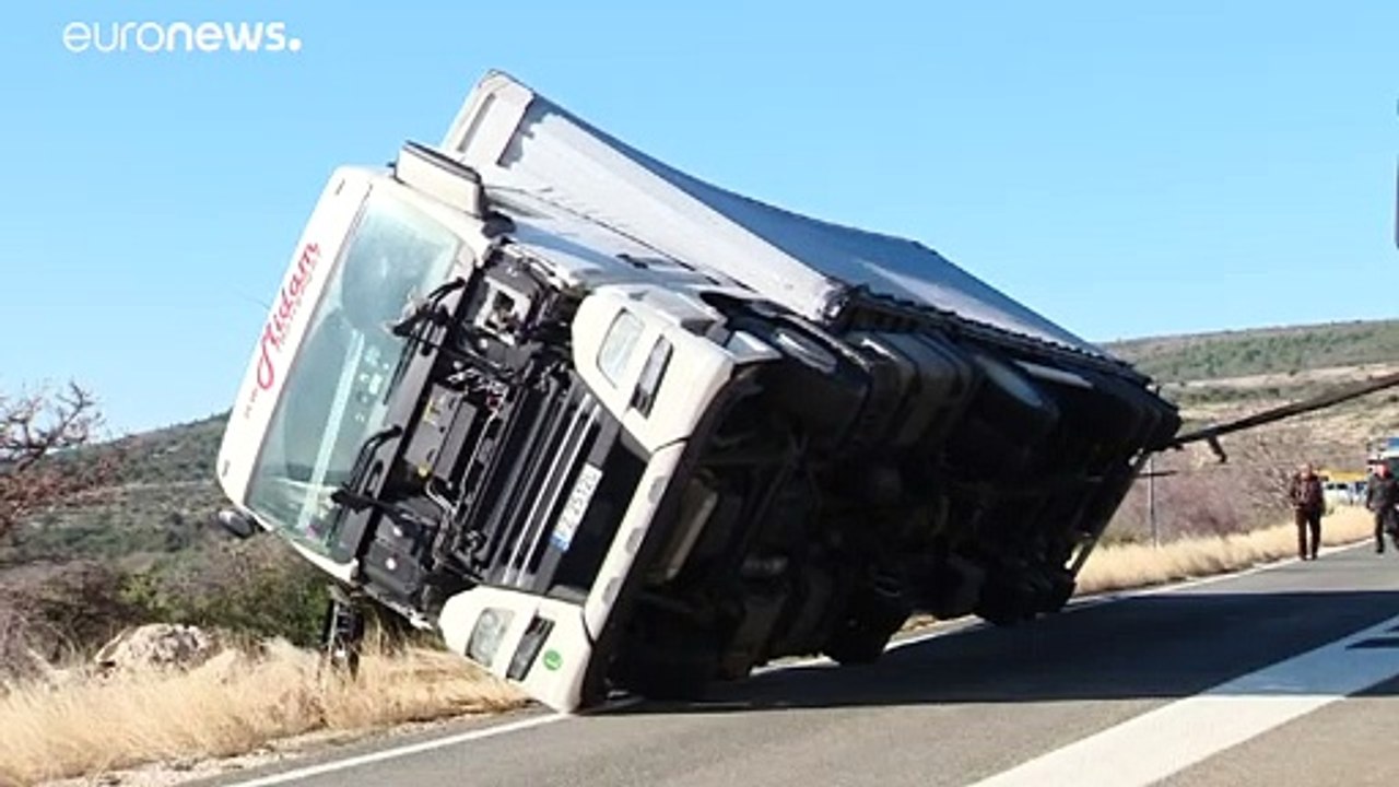 Orkan und Schneesturm auf dem Balkan