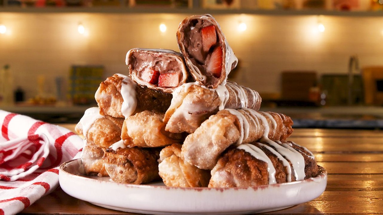 Chocolate Cheesecake Egg Rolls = Fried Heaven