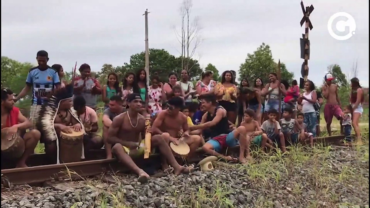 Índios de Aracruz ocupam estrada de ferro da Vale
