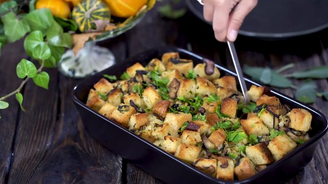 Thanksgiving Side Dishes: Recipe Spinach and Shiitake Mushroom Stuffing ! Recipe video