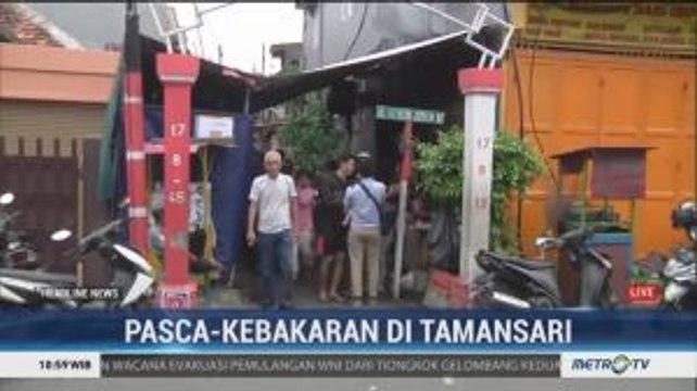 Warga dan Tim Gabungan Gotong Royong Bersihkan Puing Sisa Kebakaran di Taman Sari
