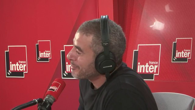 Vincent Dedienne de retour dans le studio de la matinale d'Inter : J'ai une petite tendresse de revoir Dominique Seux, quand il dit mon petit doigt me dit . C'est marrant, ça me refout le trac d'être là.