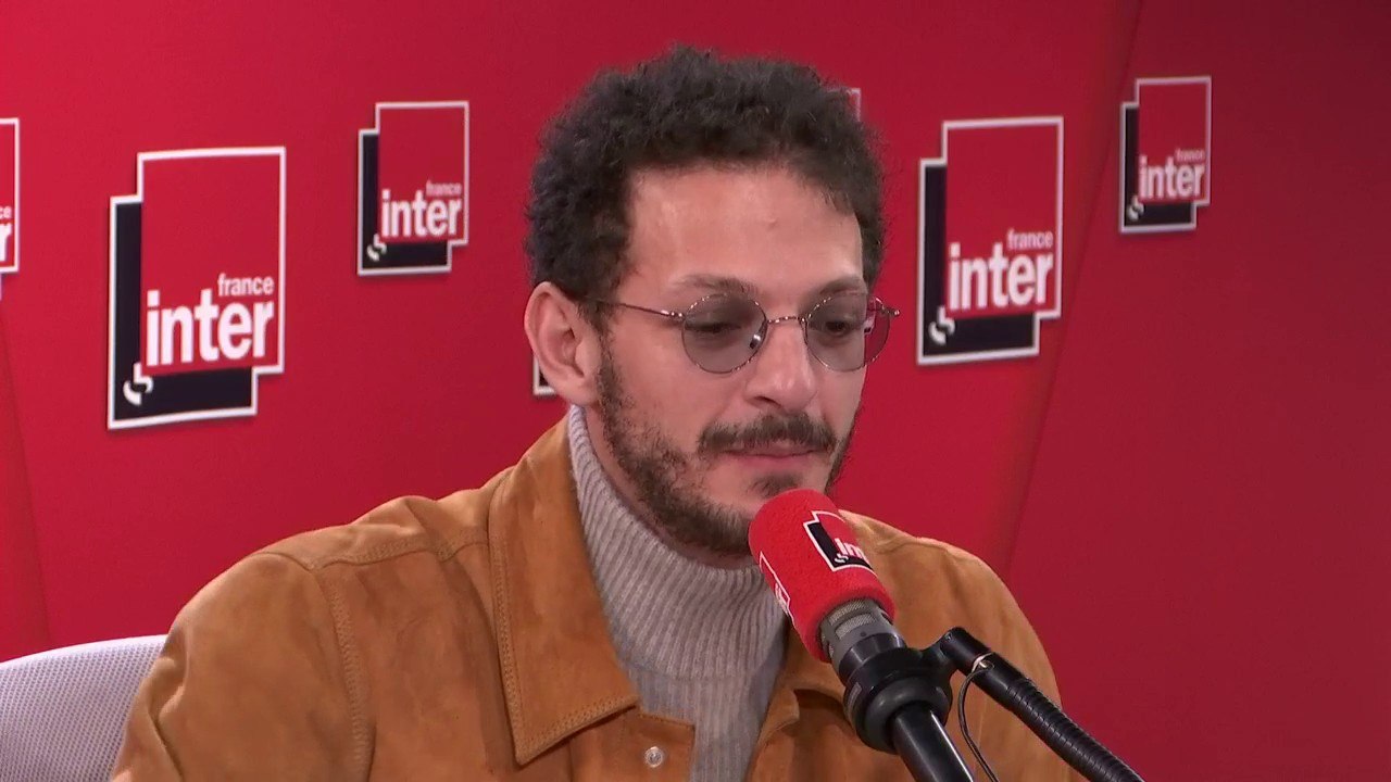 Vincent Dedienne : "Le spectacle "La Carpe et le Lapin" n'est pas une pièce avec une narration, c'est un spectacle un peu hybride. On s'est dit qu'on n'allait rien dire, parce que ça n'arrive jamais de rien savoir sur un spectacle ou un film."