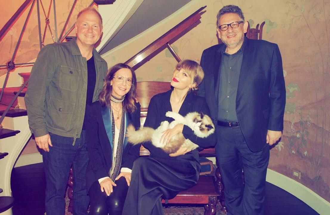 Taylor Swift signs global publishing deal with Universal