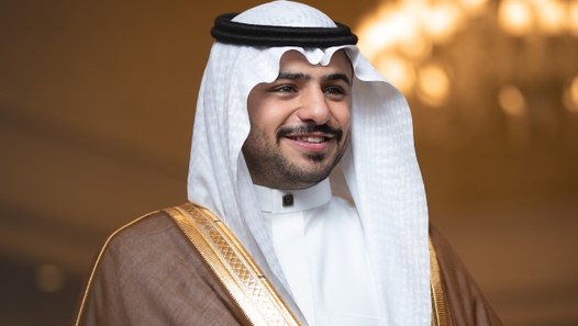 مواطن إماراتي يفاجئ المنشد عبد المجيد الفوزان بهدية خيالية ...