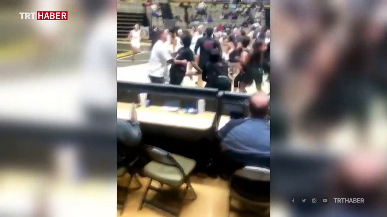 Kadın basketbol takımları maç sonu birbirine girdi