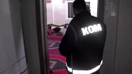 Silah kaçakçılığı yaptıkları iddiasıyla iki şüpheli tutuklandı